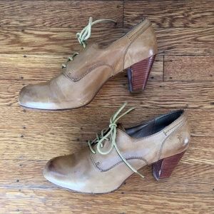 Frye Lois Oxford Pump
